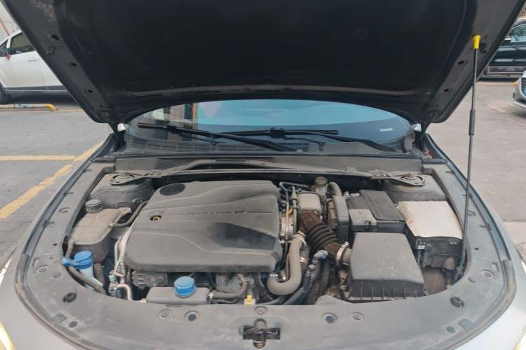 Used CHANGAN UNI-V 2022 1.5T Prestige Version Engine Bay
