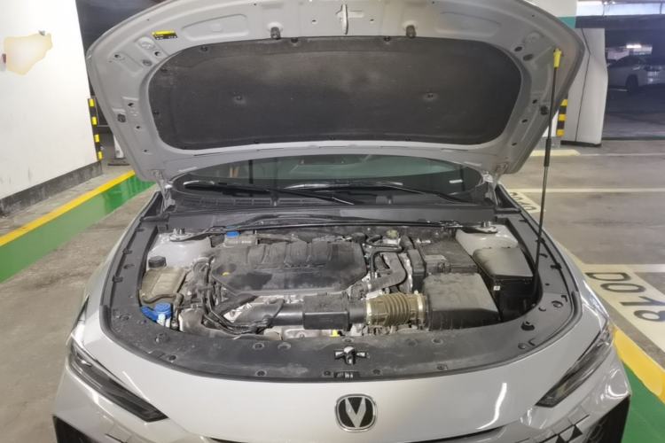 Used CHANGAN UNI-V 2022 2.0T Leading-Speed Edition Engine Bay