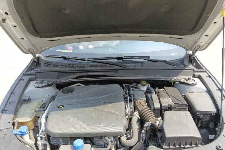 Used CHANGAN UNI-V 2022 1.5T Sport Edition Engine Bay