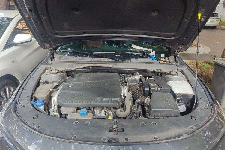 Used CHANGAN UNI-V 2022 1.5T Sport Edition Engine Bay