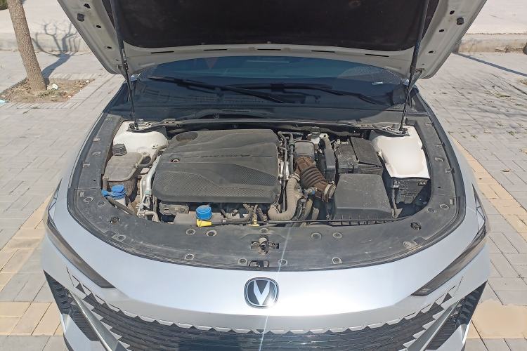 Used CHANGAN UNI-V 2022 1.5T Prestige Version Engine Bay