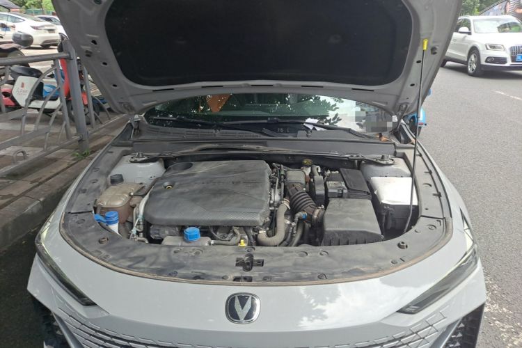 Used CHANGAN UNI-V 2022 1.5T Prestige Version Engine Bay