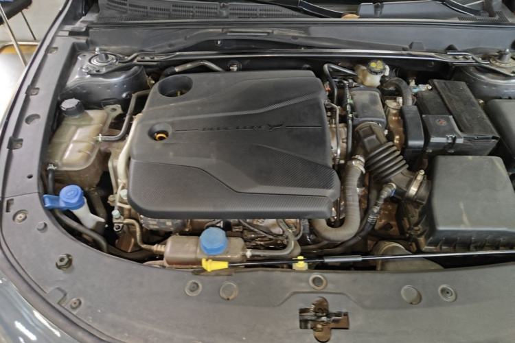 Used CHANGAN UNI-V 2022 1.5T Prestige Version Engine Bay