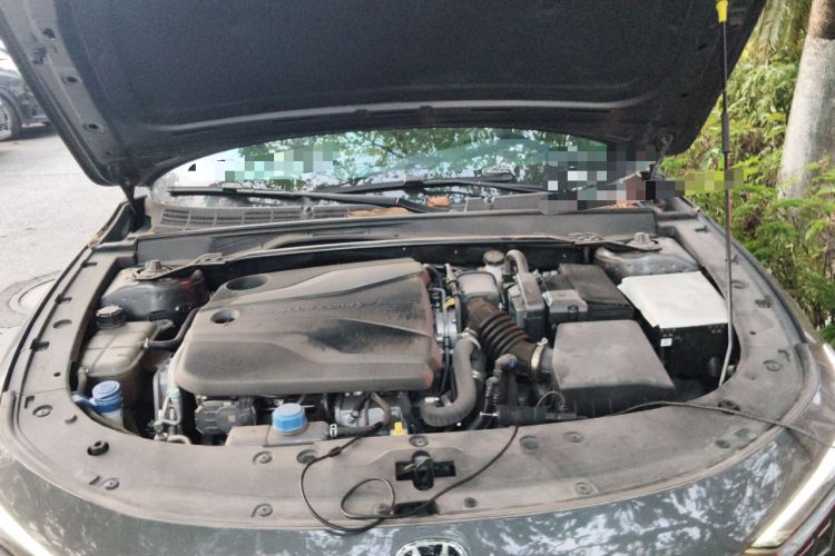 Used CHANGAN UNI-V 2022 1.5T Prestige Version Engine Bay