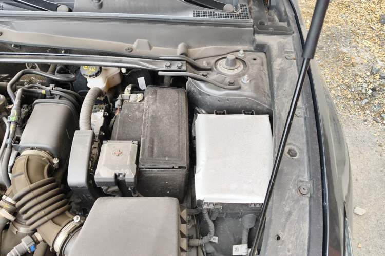 Used CHANGAN UNI-V 2022 1.5T Prestige Version Engine Bay Left