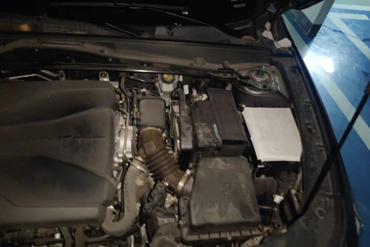 Used CHANGAN UNI-V 2022 1.5T Prestige Version Engine Bay Left