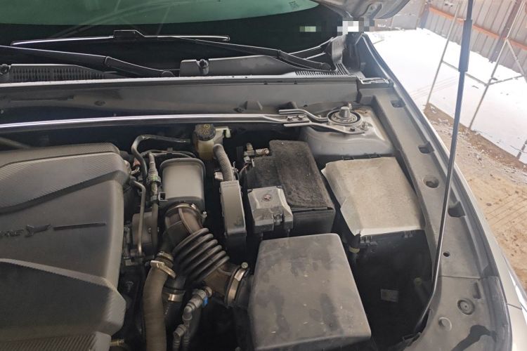 Used CHANGAN UNI-V 2022 1.5T Sport Edition Engine Bay Left