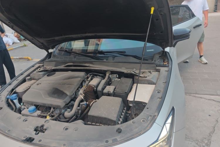 Used CHANGAN UNI-V 2022 1.5T Prestige Version Engine Bay Left