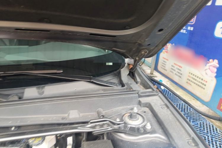 Used CHANGAN UNI-V 2022 1.5T Prestige Version Engine Bay Left