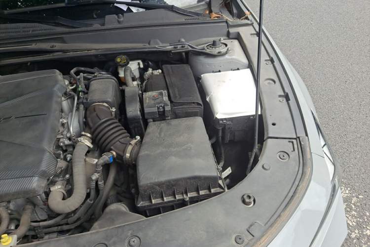 Used CHANGAN UNI-V 2022 1.5T Prestige Version Engine Bay Left
