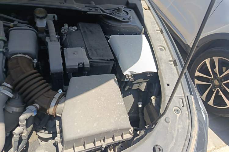 Used CHANGAN UNI-V 2022 1.5T Prestige Version Engine Bay Left