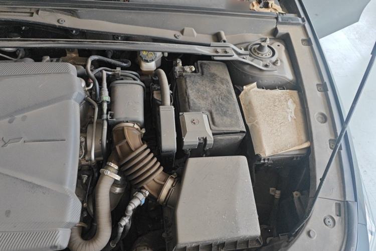 Used CHANGAN UNI-V 2022 1.5T Smart Navigation Version Engine Bay Left