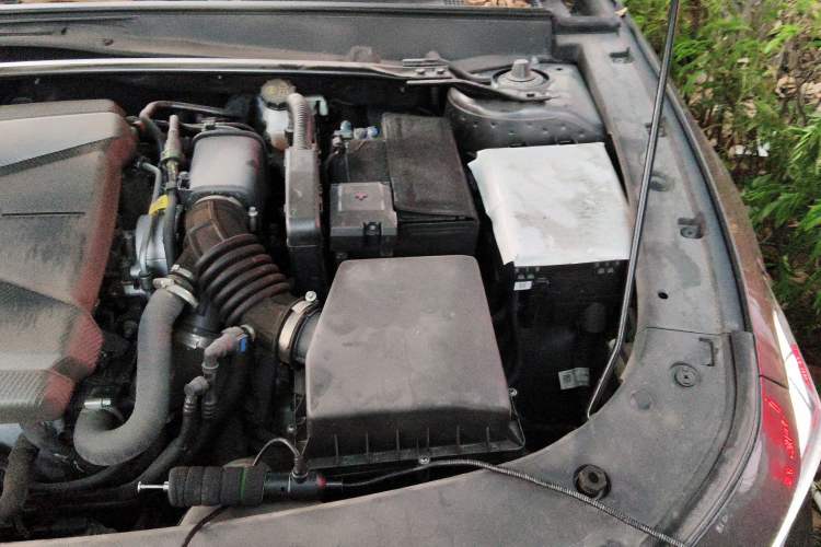 Used CHANGAN UNI-V 2022 1.5T Prestige Version Engine Bay Left