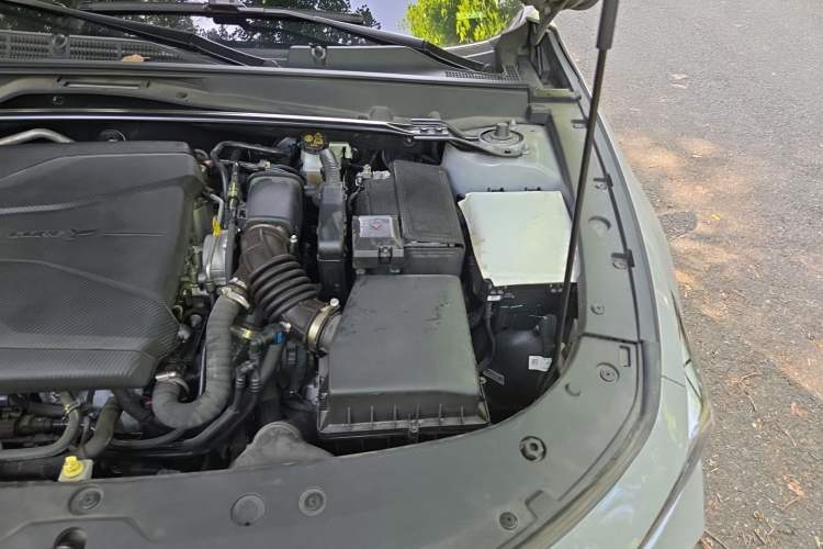 Used CHANGAN UNI-V 2022 1.5T Prestige Version Engine Bay Left