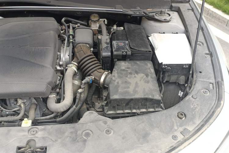 Used CHANGAN UNI-V 2022 1.5T Prestige Version Engine Bay Left