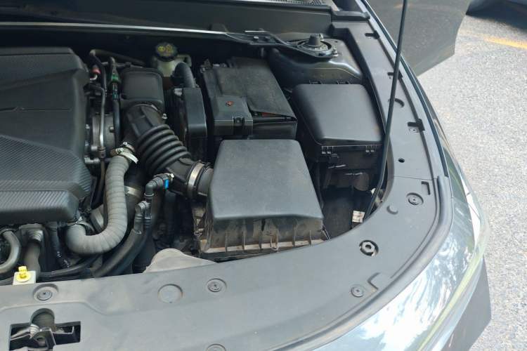 Used CHANGAN UNI-V 2022 1.5T Smart Navigation Version Engine Bay Left