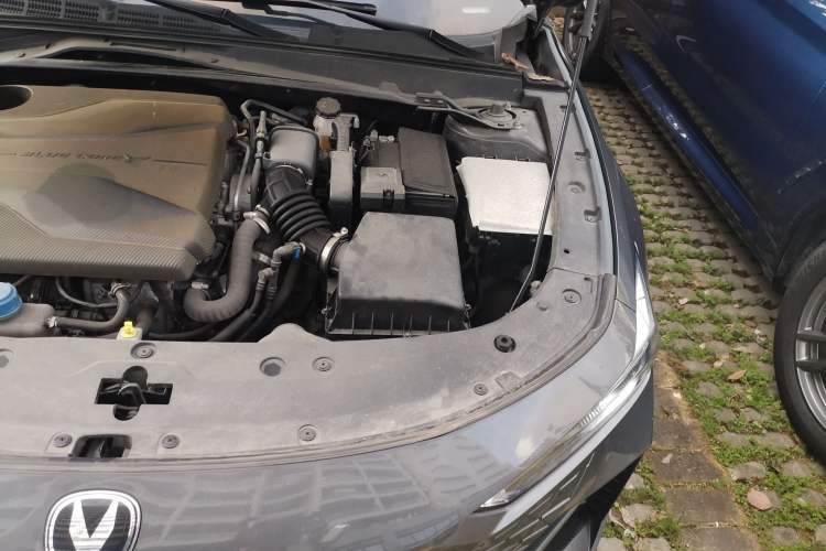 Used CHANGAN UNI-V 2022 1.5T Prestige Version Engine Bay Left
