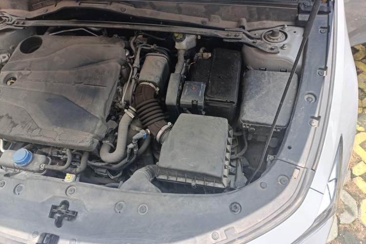 Used CHANGAN UNI-V 2022 1.5T Prestige Version Engine Bay Left