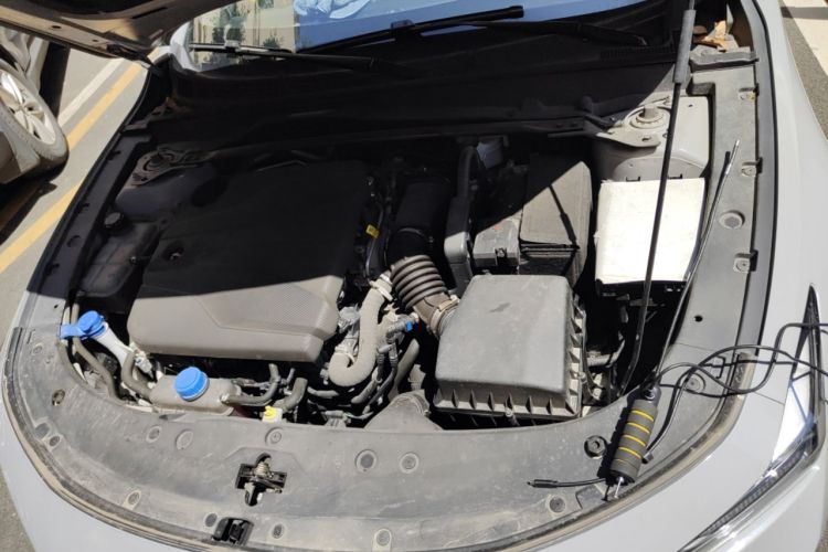 Used CHANGAN UNI-V 2022 1.5T Prestige Version Engine Bay Left