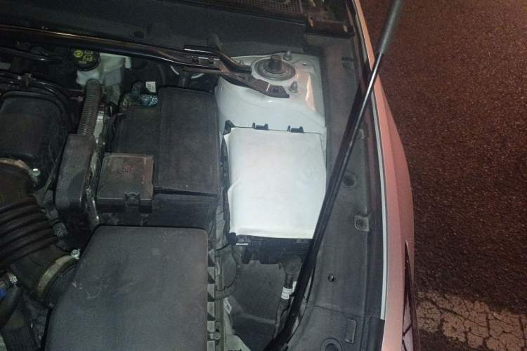 Used CHANGAN UNI-V 2022 1.5T Prestige Version Engine Bay Left