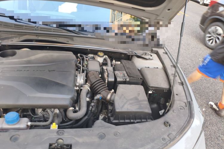 Used CHANGAN UNI-V 2022 1.5T Prestige Version Engine Bay Left