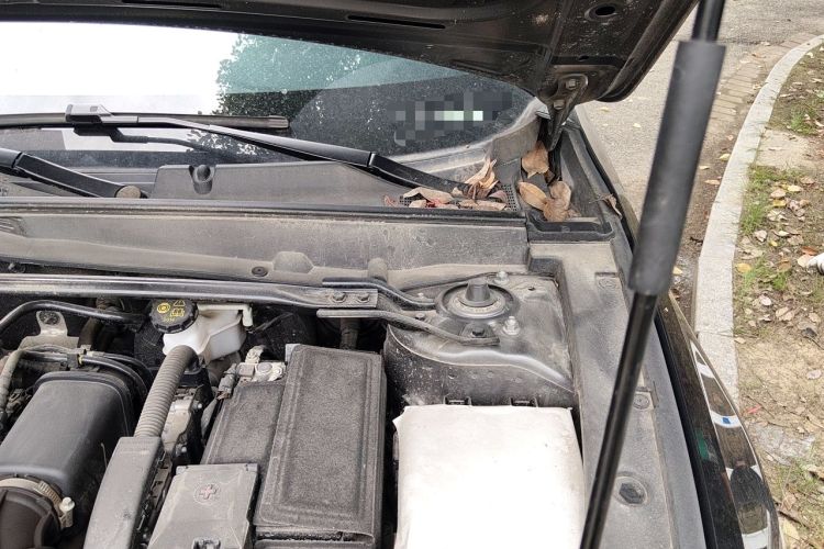 Used CHANGAN UNI-V 2022 1.5T Prestige Version Engine Bay Left