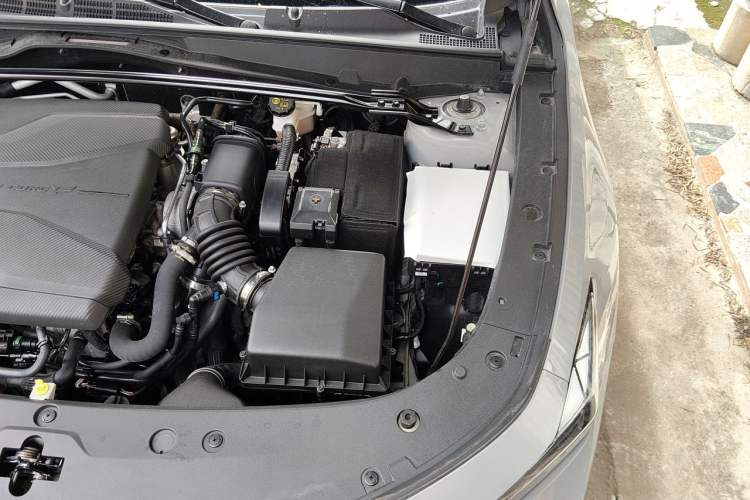Used CHANGAN UNI-V 2022 1.5T Prestige Version Engine Bay Left