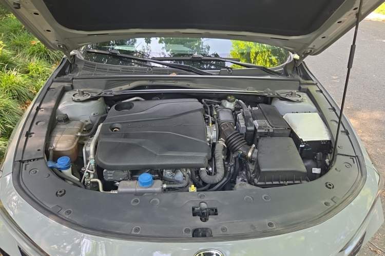Used CHANGAN UNI-V 2022 1.5T Prestige Version Engine Bay