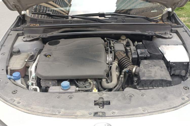 Used CHANGAN UNI-V 2022 1.5T Prestige Version Engine Bay