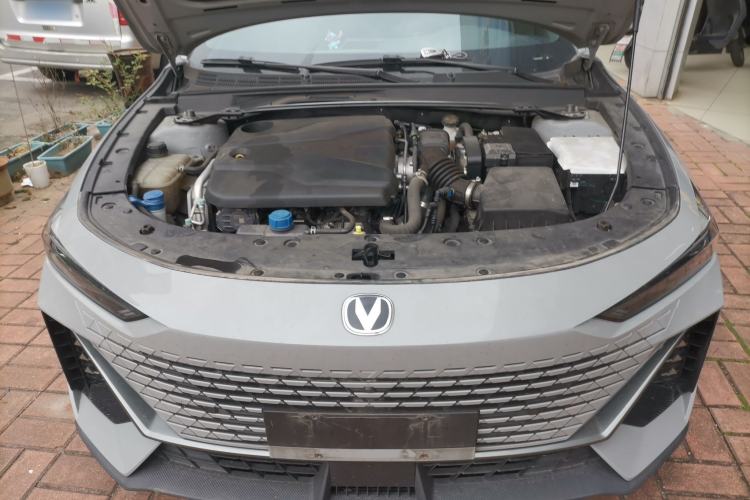 Used CHANGAN UNI-V 2022 1.5T Prestige Version Engine Bay