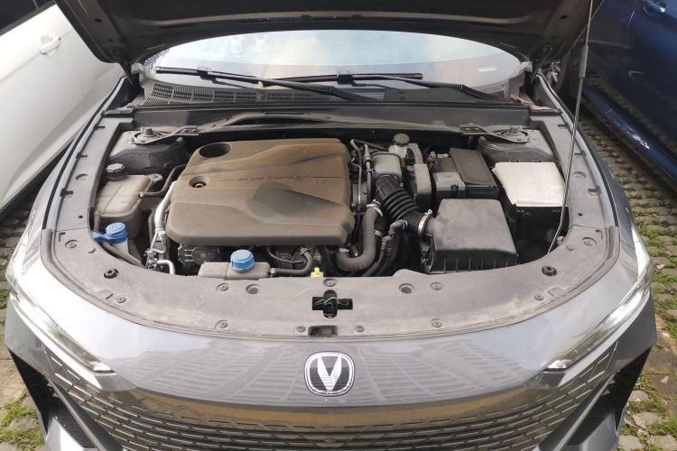 Used CHANGAN UNI-V 2022 1.5T Prestige Version Engine Bay