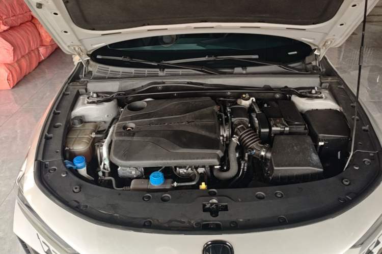 Used CHANGAN UNI-V 2022 1.5T Prestige Version Engine Bay