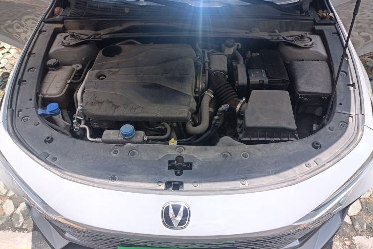 Used CHANGAN UNI-V 2022 1.5T Prestige Version Engine Bay