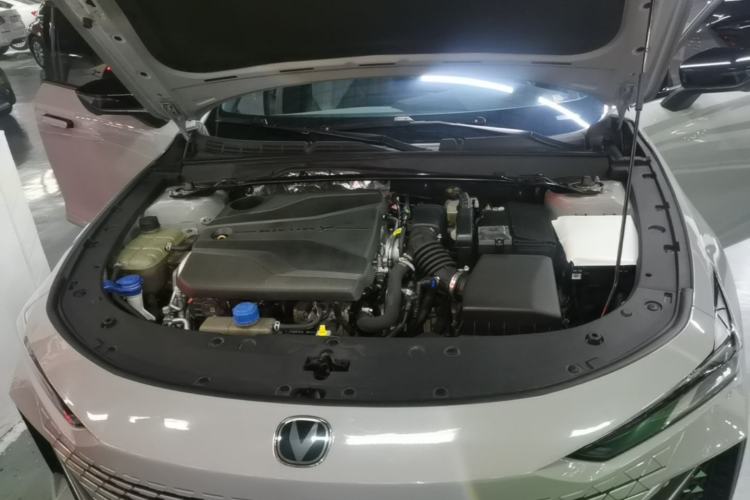 Used CHANGAN UNI-V 2022 1.5T Prestige Version Engine Bay