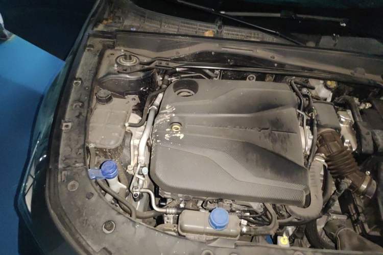 Used CHANGAN UNI-V 2022 1.5T Prestige Version Engine Bay Right