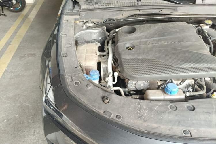 Used CHANGAN UNI-V 2022 1.5T Sport Edition Engine Bay Right