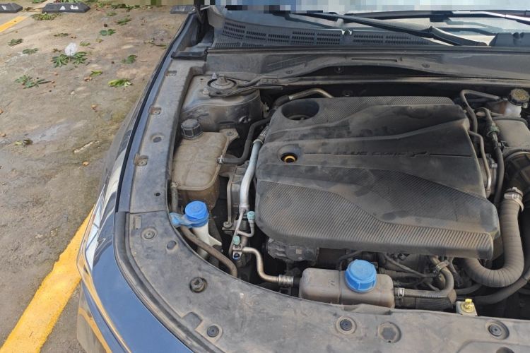Used CHANGAN UNI-V 2022 1.5T Sport Edition Engine Bay Right