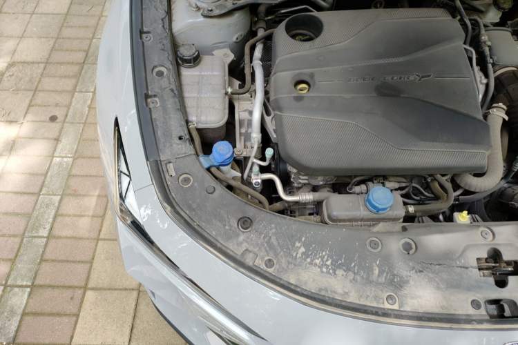 Used CHANGAN UNI-V 2022 1.5T Prestige Version Engine Bay Right