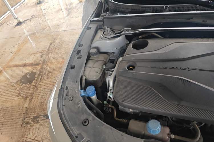 Used CHANGAN UNI-V 2022 1.5T Sport Edition Engine Bay Right