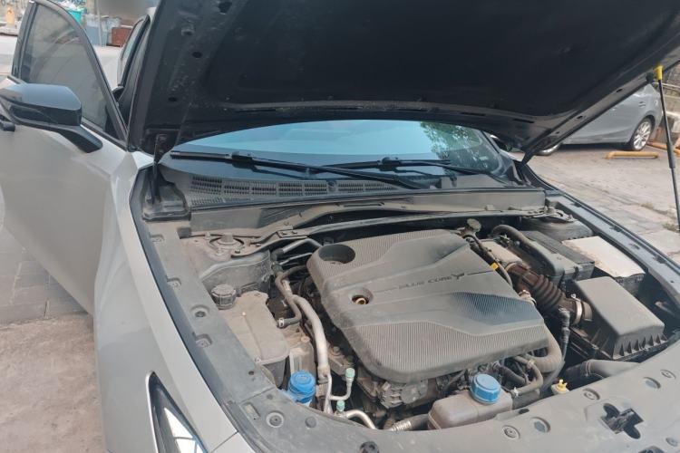 Used CHANGAN UNI-V 2022 1.5T Prestige Version Engine Bay Right