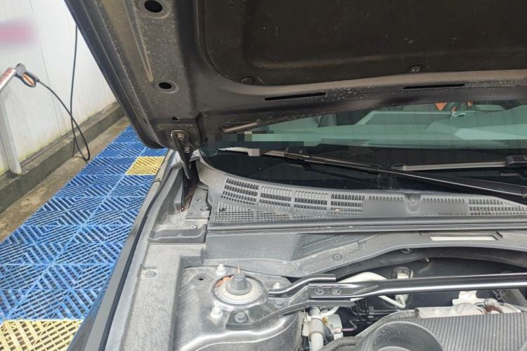 Used CHANGAN UNI-V 2022 1.5T Prestige Version Engine Bay Right