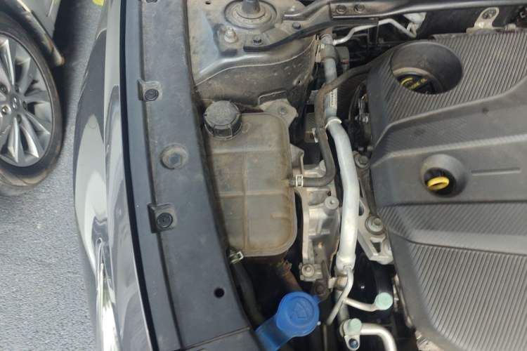 Used CHANGAN UNI-V 2022 1.5T Sport Edition Engine Bay Right