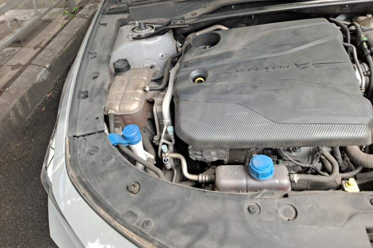 Used CHANGAN UNI-V 2022 1.5T Prestige Version Engine Bay Right