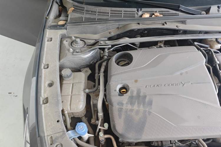 Used CHANGAN UNI-V 2022 1.5T Smart Navigation Version Engine Bay Right