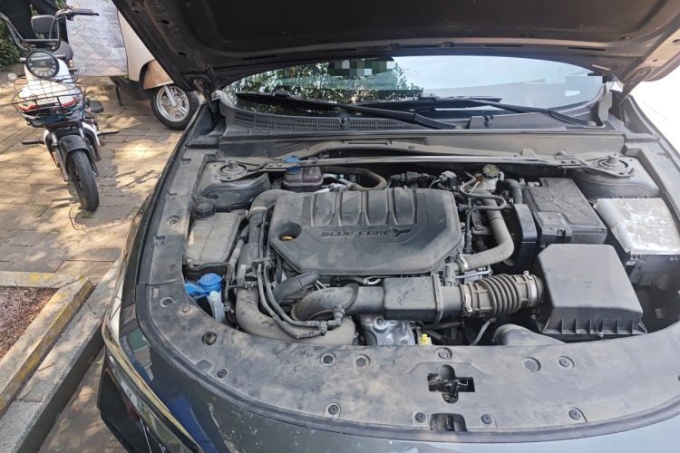Used CHANGAN UNI-V 2022 2.0T Sporty Version Engine Bay Right