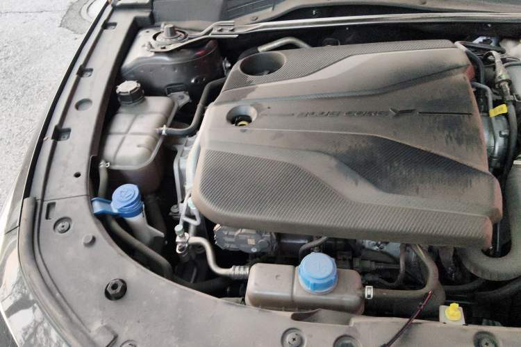 Used CHANGAN UNI-V 2022 1.5T Prestige Version Engine Bay Right
