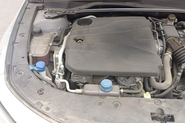Used CHANGAN UNI-V 2022 1.5T Prestige Version Engine Bay Right