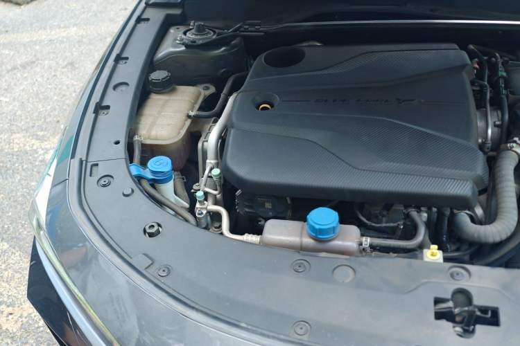 Used CHANGAN UNI-V 2022 1.5T Smart Navigation Version Engine Bay Right