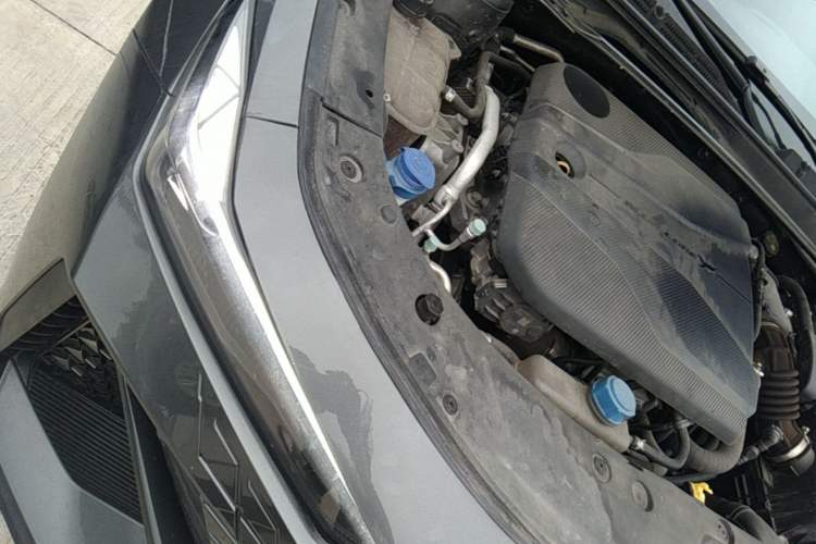 Used CHANGAN UNI-V 2022 1.5T Prestige Version Engine Bay Right