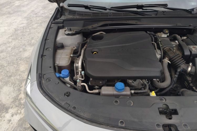 Used CHANGAN UNI-V 2022 1.5T Sport Edition Engine Bay Right